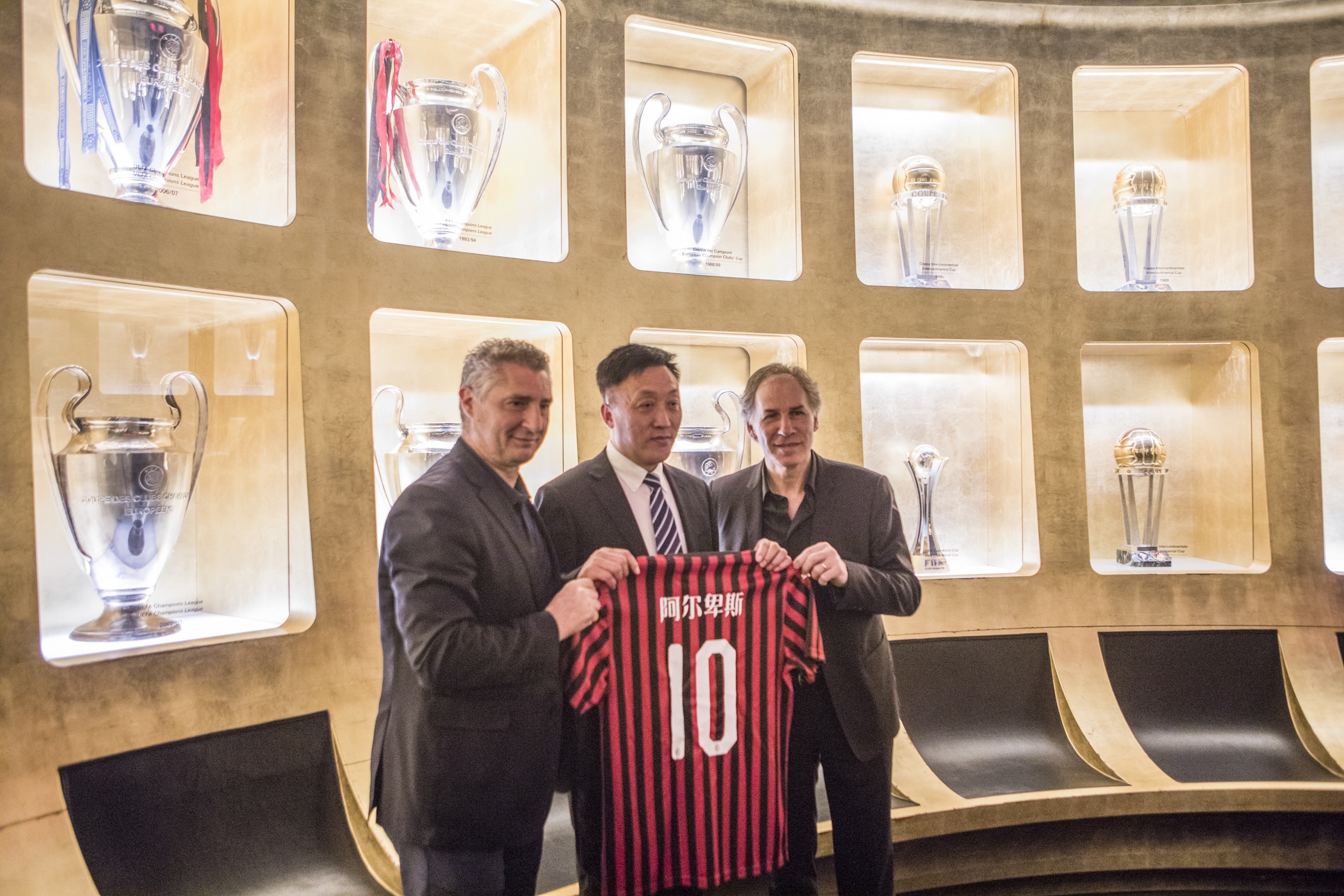 足球英超名帅不满密集赛程：太夸张（英超名帅怒斥赛程过密：实在离谱）