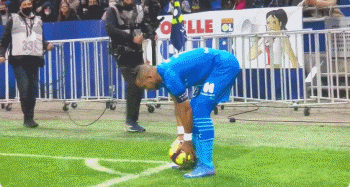 记者：佛罗伦萨深陷降级区，拉涅利明确拒绝回归担任救火教练（记者：佛罗伦萨陷入保级泥潭，拉涅利果断拒绝回锅救火）