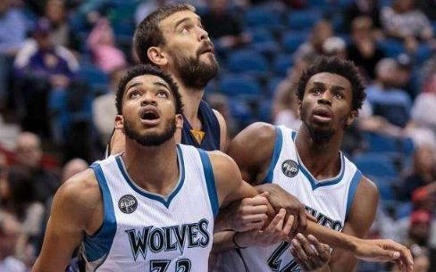 斯基拉：目前尤文从未考虑出售戴维，俱乐部依然对他充满信心（斯基拉：尤文无意出售戴维，俱乐部仍对其信心十足）