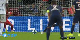 西甲新赛季年度赛事收官 巴萨稳居积分榜榜首（西甲新赛季收官，巴萨稳坐积分榜首位）