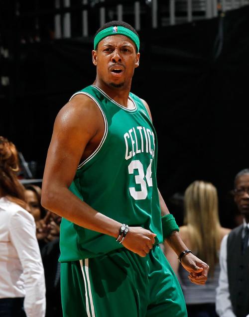 TA评选明年世界杯百大球星：梅西仅第八！C罗高居第25！（TA公布下届世界杯百大球员榜：梅西第8，C罗第25）