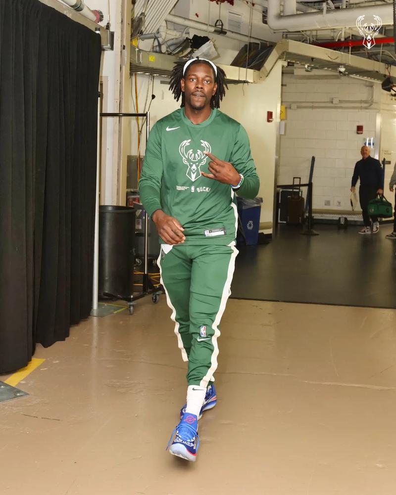 法比奥：这是我的第一个联赛金靴，我会全情投入创造更多奇迹（法比奥首夺联赛金靴：将全力以赴书写更多奇迹）