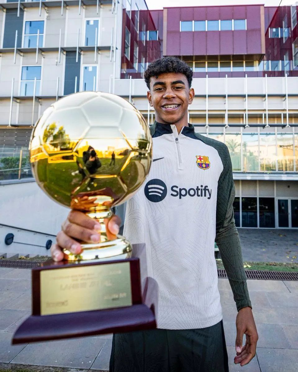 法媒：本泽马并未与吉达联合续约，也没收到俱乐部的续约提案（法媒：本泽马未与吉达联合续约，俱乐部亦未提出续约提案）