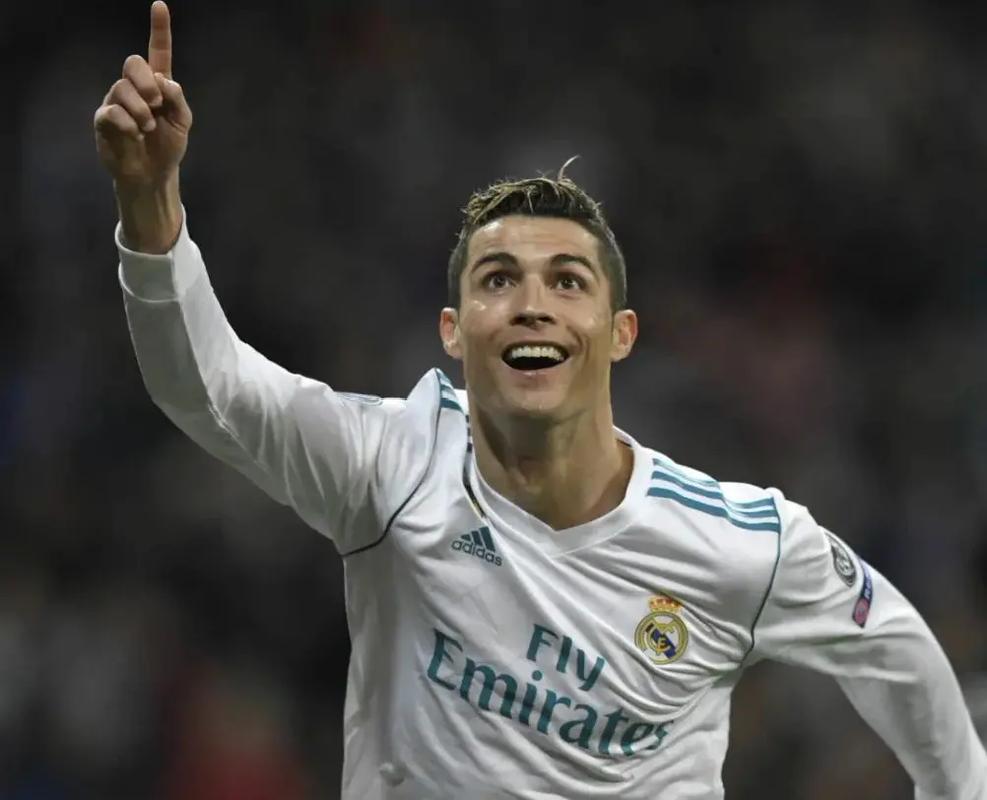 天空：纽卡对谢什科报价8000万欧+浮动，曼联不想卷入竞价战