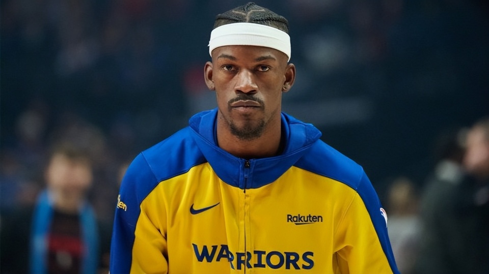 成都1-2河南赛中，阿奇姆彭遭看台球迷竖中指+骂黑鬼（成都1-2不敌河南，阿奇姆彭比赛中遭看台球迷竖中指及种族歧视辱骂）