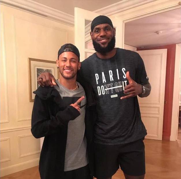 皇马官方：库尔图瓦右腿长收肌受伤；恢复时间有待评估（皇马公告：库尔图瓦右腿长收肌受伤，回归时间待定）