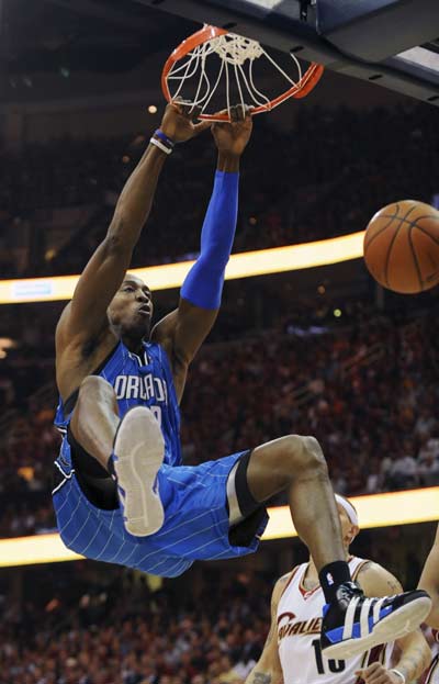 一剑封喉，杜罗精彩倒钩帮助瓦伦西亚1-0击败莱万特（杜罗倒钩制胜，瓦伦西亚1-0击退莱万特）